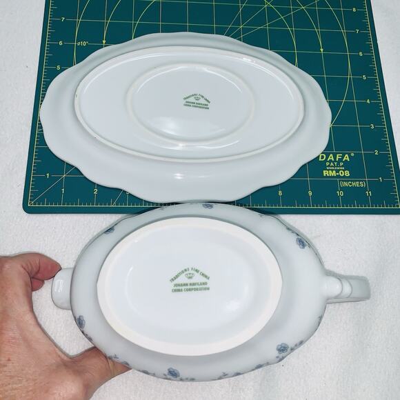 Johann Haviland Traditions Blue Garland Gravy Boat and Liner Tray New In Box - Picture 9 of 11
